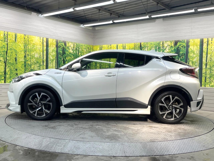 2017 Toyota C-HR DAA-ZYX10 (UW-69f067daa3220)[14]