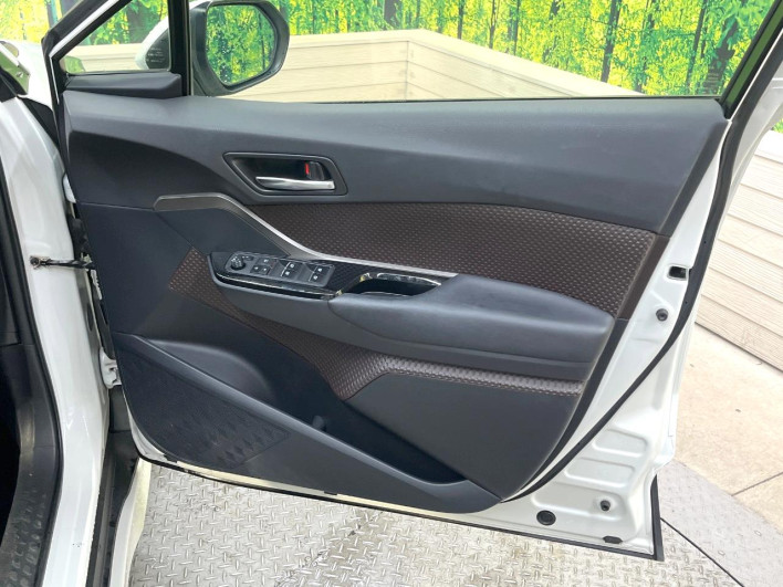 2017 Toyota C-HR DAA-ZYX10 (UW-69f067daa3220)[24]