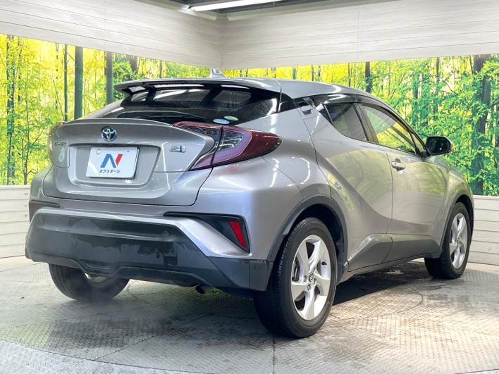 2017 Toyota C-HR DAA-ZYX10 (UW-69f067dae33c3)[11]