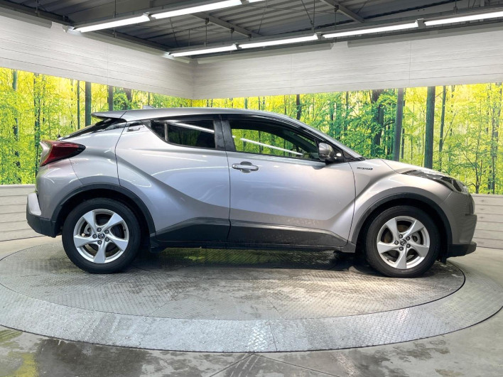 2017 Toyota C-HR DAA-ZYX10 (UW-69f067dae33c3)[10]