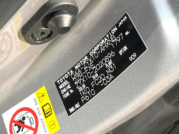 2017 Toyota C-HR DAA-ZYX10 (UW-69f067dae33c3)[1]