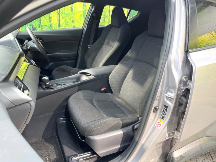 2017 Toyota C-HR DAA-ZYX10 (UW-69f067dae33c3)[4]