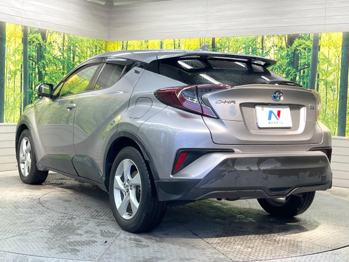 2017 Toyota C-HR DAA-ZYX10 (UW-69f067dae33c3)[12]