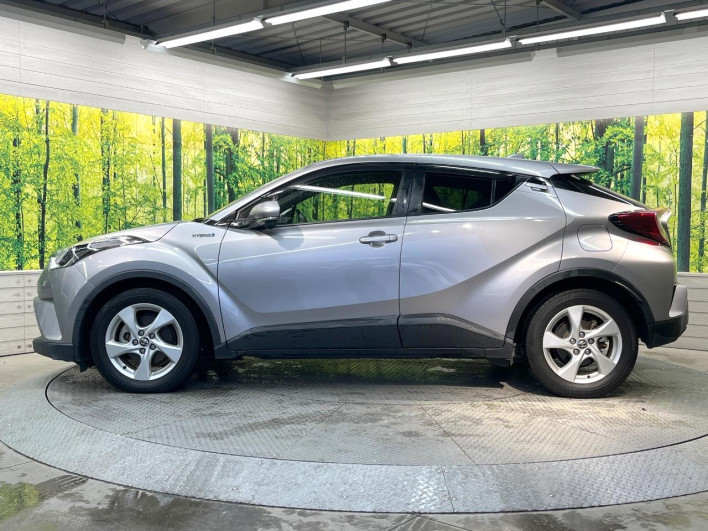 2017 Toyota C-HR DAA-ZYX10 (UW-69f067dae33c3)[14]