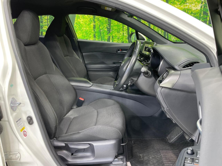 2017 Toyota C-HR DAA-ZYX10 (UW-69f067db4ca17)[29]