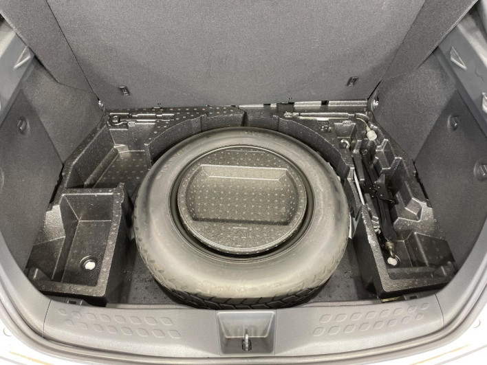 2017 Toyota C-HR DAA-ZYX10 (UW-69f067db4ca17)[26]