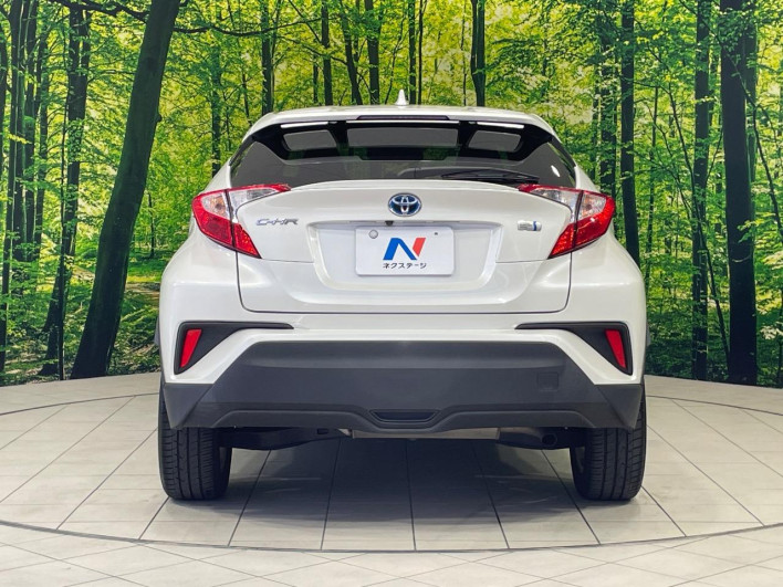 2017 Toyota C-HR DAA-ZYX10 (UW-69f067db4ca17)[18]