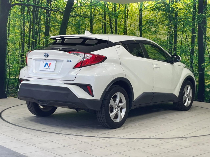 2017 Toyota C-HR DAA-ZYX10 (UW-69f067db4ca17)[19]