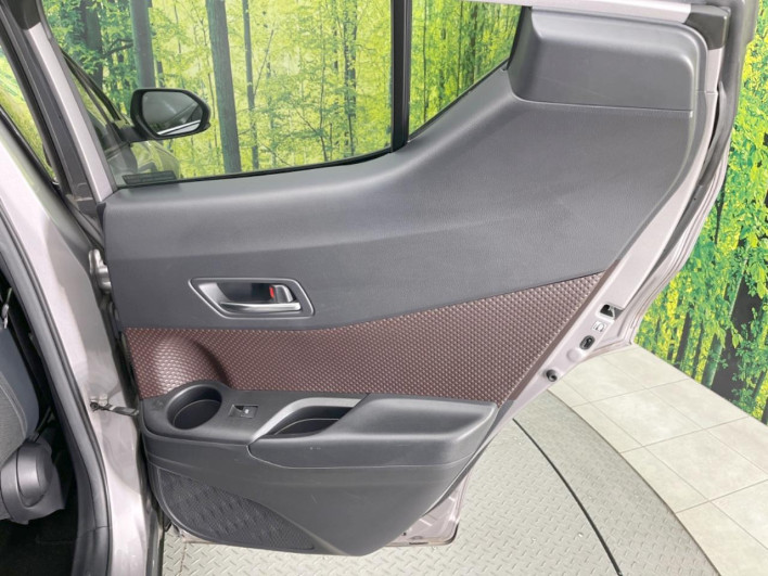 2018 Toyota C-HR DAA-ZYX10 (UW-69f067dbc9bab)[28]