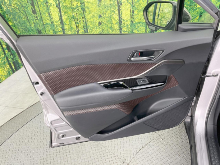 2018 Toyota C-HR DAA-ZYX10 (UW-69f067dbc9bab)[29]