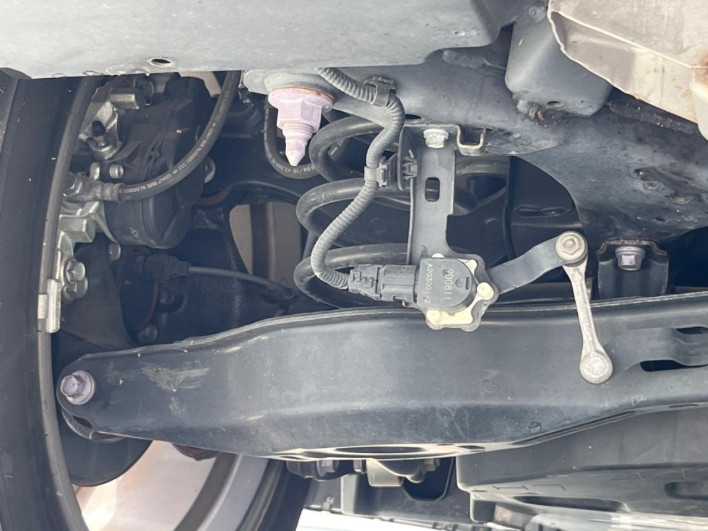 2019 Toyota C-HR DAA-ZYX10 (UW-69f067dd0383b)[29]