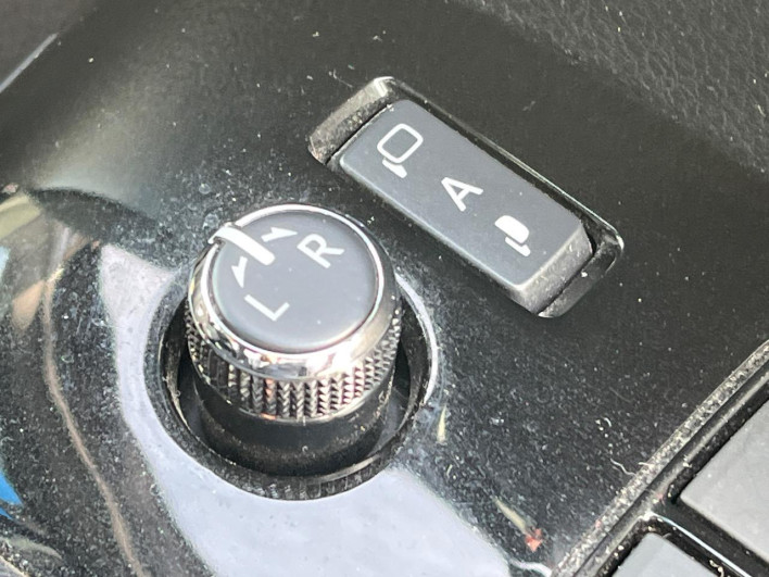 2017 Toyota Vellfire DBA-AGH30W (UW-69f1f68a9f426)[18]