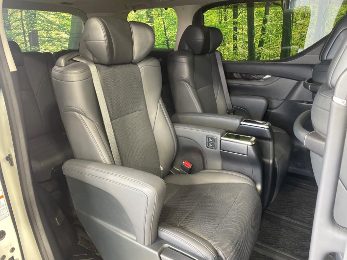 2021 Toyota Alphard Hybrid 6AA-AYH30W (UW-69f1f6a06dd5c)[28]