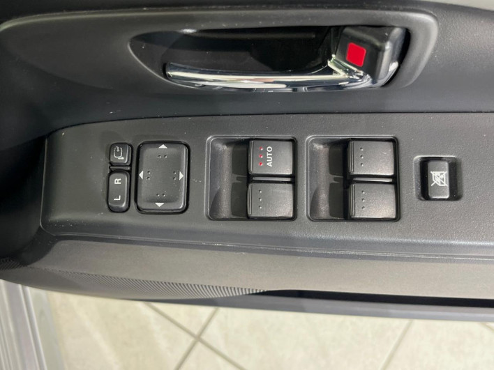 2012 Nissan La Festa DBA-CWEFWN (UW-69f1f6bf5f964)[19]