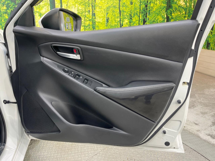 2016 Mazda Demio LDA-DJ5FS (UW-69f1f6c2cb9d5)[29]