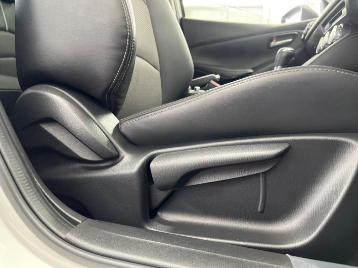 2016 Mazda Demio LDA-DJ5FS (UW-69f1f6c2cb9d5)[27]