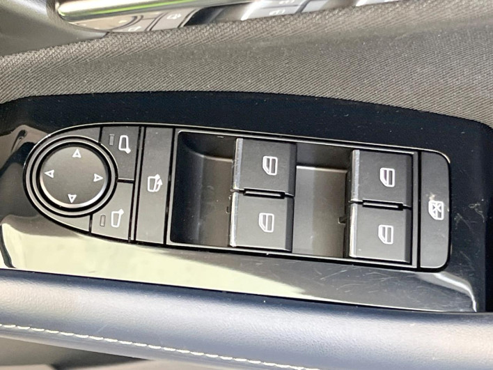 2023 Mazda CX-30 5AA-DMEJ3P (UW-69f1f6c44edad)[13]