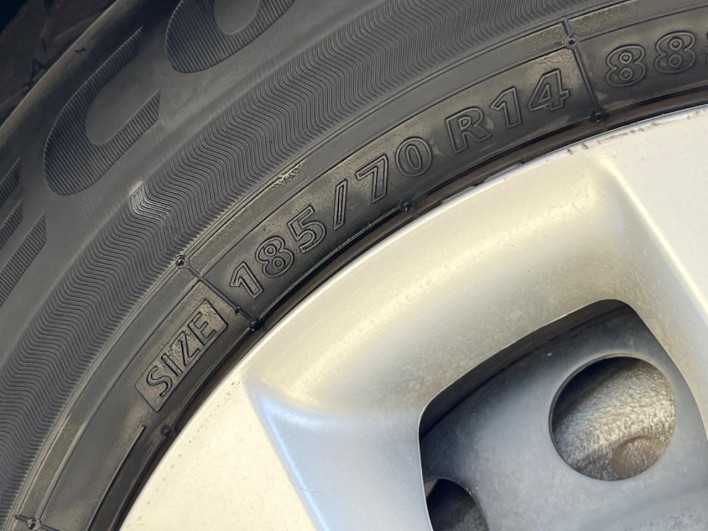 2013 Nissan Note DBA-E12 (UW-69f1f6c6a6266)[8]