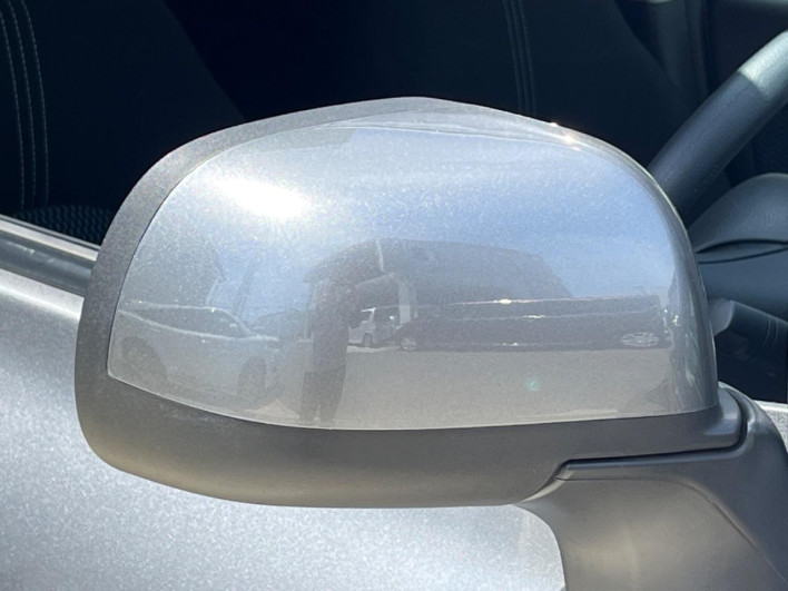 2013 Nissan Note DBA-E12 (UW-69f1f6c6a6266)[16]