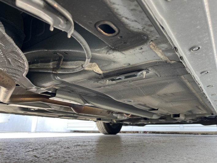 2013 Nissan Note DBA-E12 (UW-69f1f6c6a6266)[24]