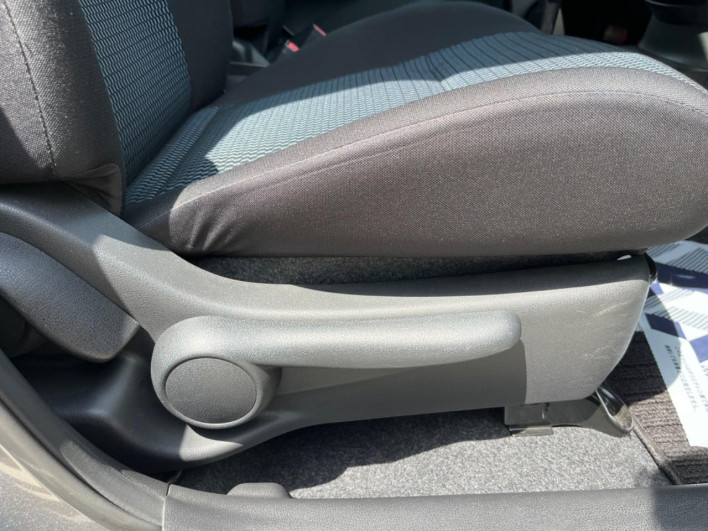 2013 Nissan Note DBA-E12 (UW-69f1f6c6a6266)[18]