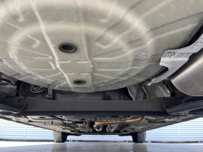 2013 Nissan Note DBA-E12 (UW-69f1f6c6a6266)[28]