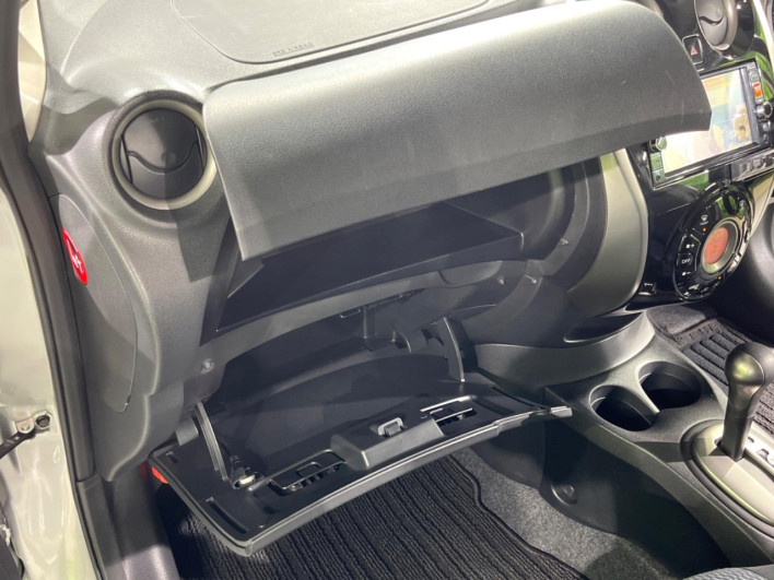 2015 Nissan Note DBA-E12 (UW-69f1f6c889e2b)[4]