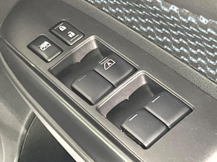 2015 Nissan Note DBA-E12 (UW-69f1f6c889e2b)[9]