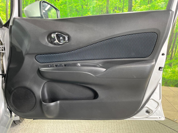 2015 Nissan Note DBA-E12 (UW-69f1f6c889e2b)[28]