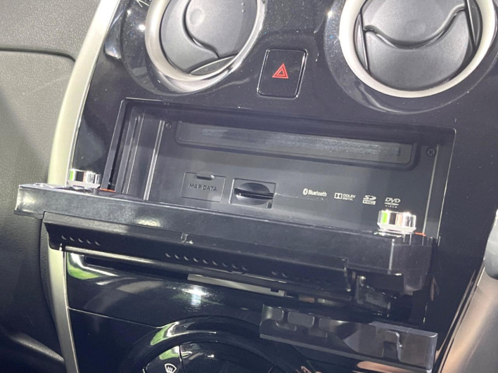 2015 Nissan Note DBA-E12 (UW-69f1f6c889e2b)[25]