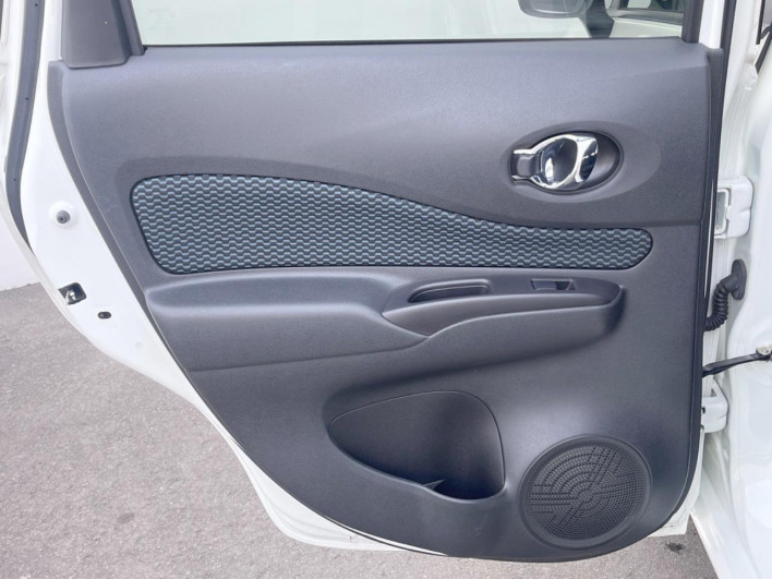 2015 Nissan Note DBA-E12 (UW-69f1f6c894f7f)[25]