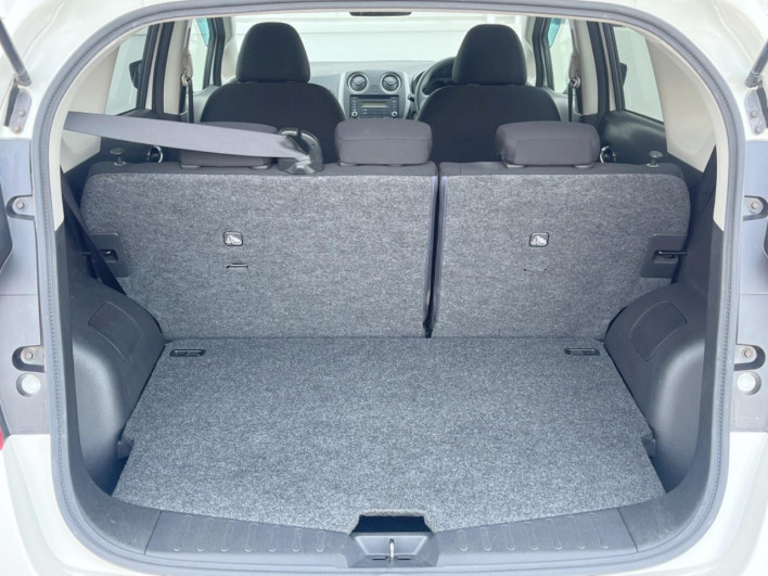 2015 Nissan Note DBA-E12 (UW-69f1f6c894f7f)[28]