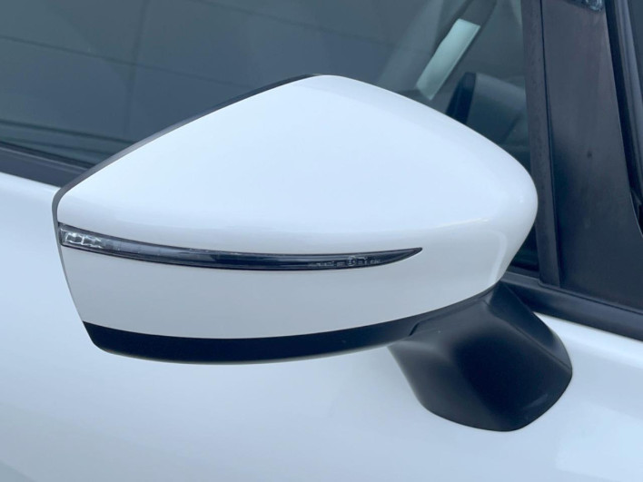 2015 Nissan Note DBA-E12 (UW-69f1f6c894f7f)[10]