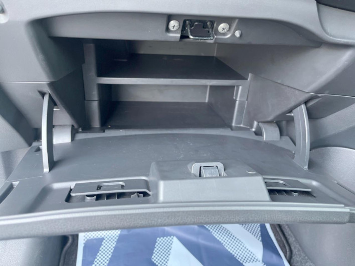 2015 Nissan Note DBA-E12 (UW-69f1f6c894f7f)[22]