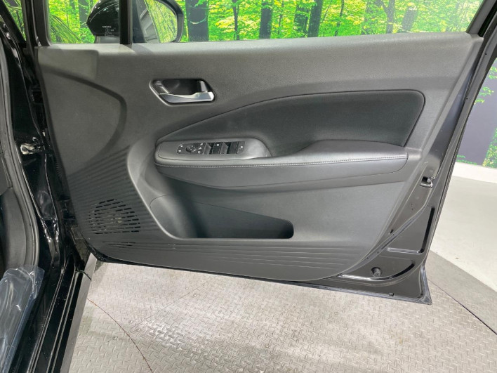 2021 Nissan Note 6AA-E13 (UW-69f1f6cb3c506)[25]