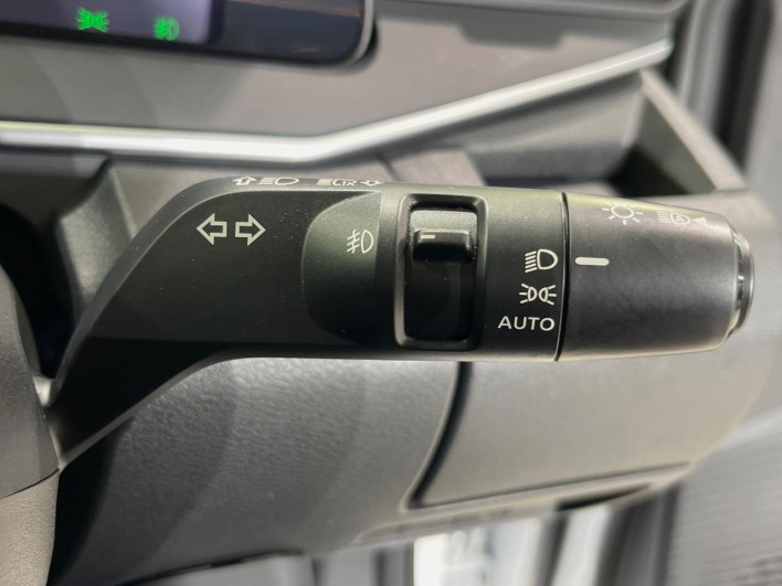 2021 Nissan Note 6AA-E13 (UW-69f1f6cb3f603)[27]