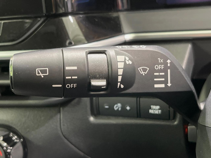 2021 Nissan Note 6AA-E13 (UW-69f1f6cb3f603)[28]