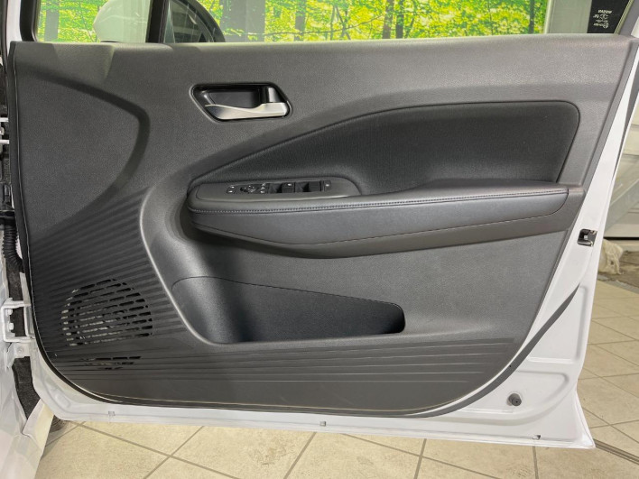 2021 Nissan Note 6AA-E13 (UW-69f1f6cb3f603)[14]