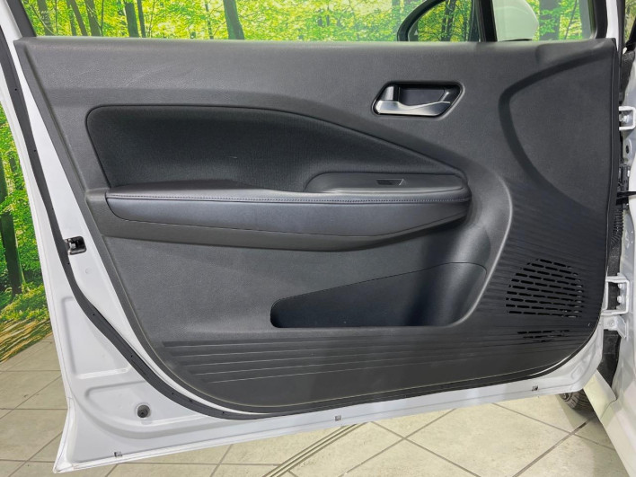 2021 Nissan Note 6AA-E13 (UW-69f1f6cb3f603)[12]