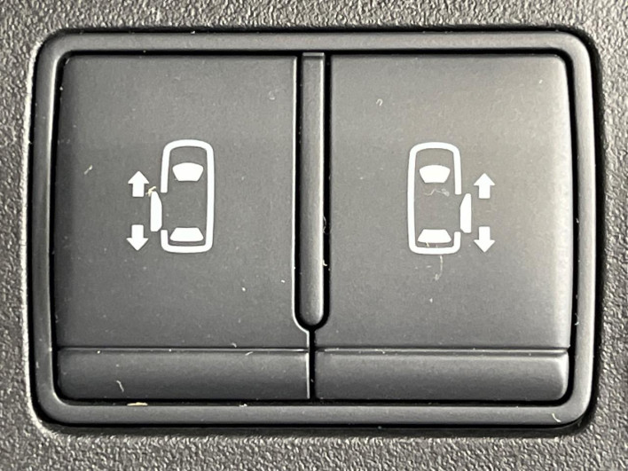 2015 Nissan Serena DBA-FNC26 (UW-69f1f6d1d2fe9)[17]