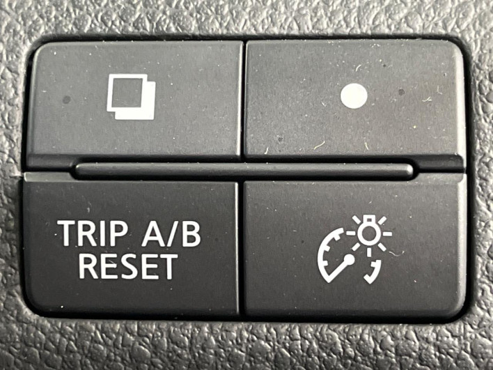 2015 Nissan Serena DBA-FNC26 (UW-69f1f6d1d2fe9)[15]