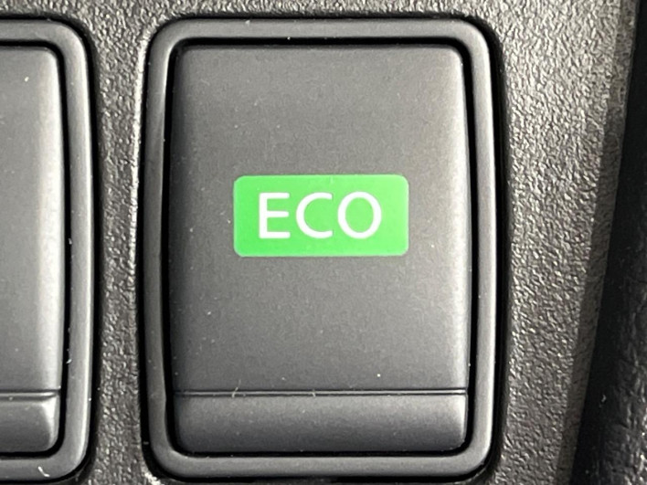 2015 Nissan Serena DBA-FNC26 (UW-69f1f6d1d2fe9)[18]