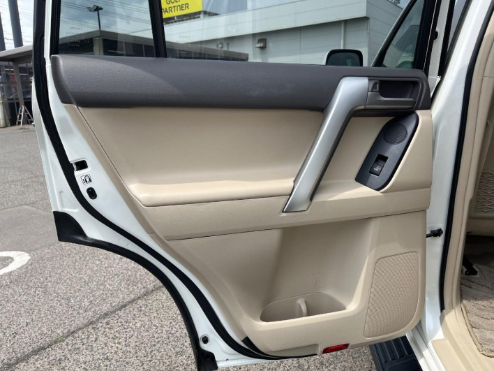 2023 Toyota Land Cruiser Prado 3DA-GDJ150W (UW-69f1f6d83d358)[16]