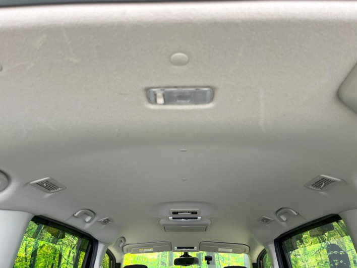 2017 Nissan Serena DAA-GFC27 (UW-69f1f6d8dafe1)[15]