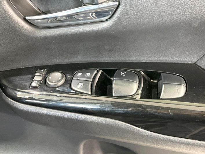 2017 Nissan Serena DAA-GFC27 (UW-69f1f6d8dafe1)[27]