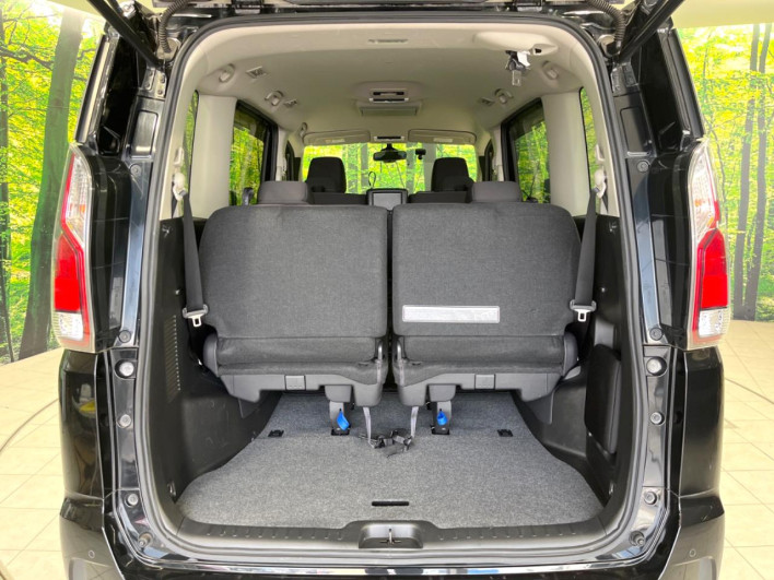 2017 Nissan Serena DAA-GFC27 (UW-69f1f6d8dafe1)[13]