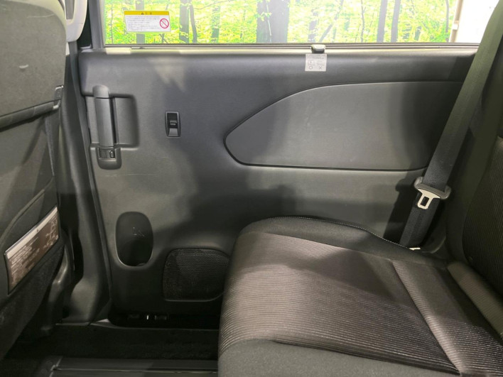 2017 Nissan Serena DAA-GFC27 (UW-69f1f6d8dafe1)[24]