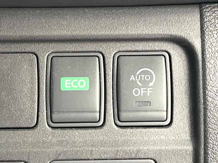 2017 Nissan Serena DAA-GFC27 (UW-69f1f6d8dafe1)[28]