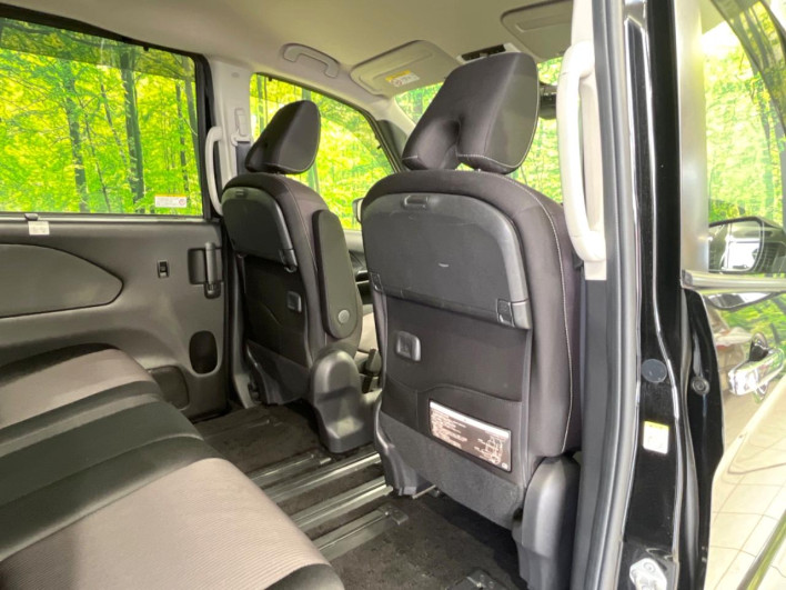 2017 Nissan Serena DAA-GFC27 (UW-69f1f6d8dafe1)[8]