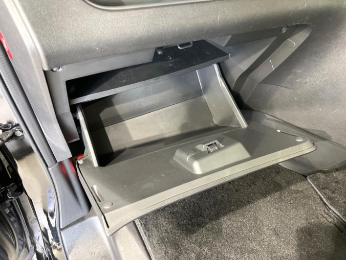 2017 Nissan Serena DAA-GFC27 (UW-69f1f6d8dafe1)[22]